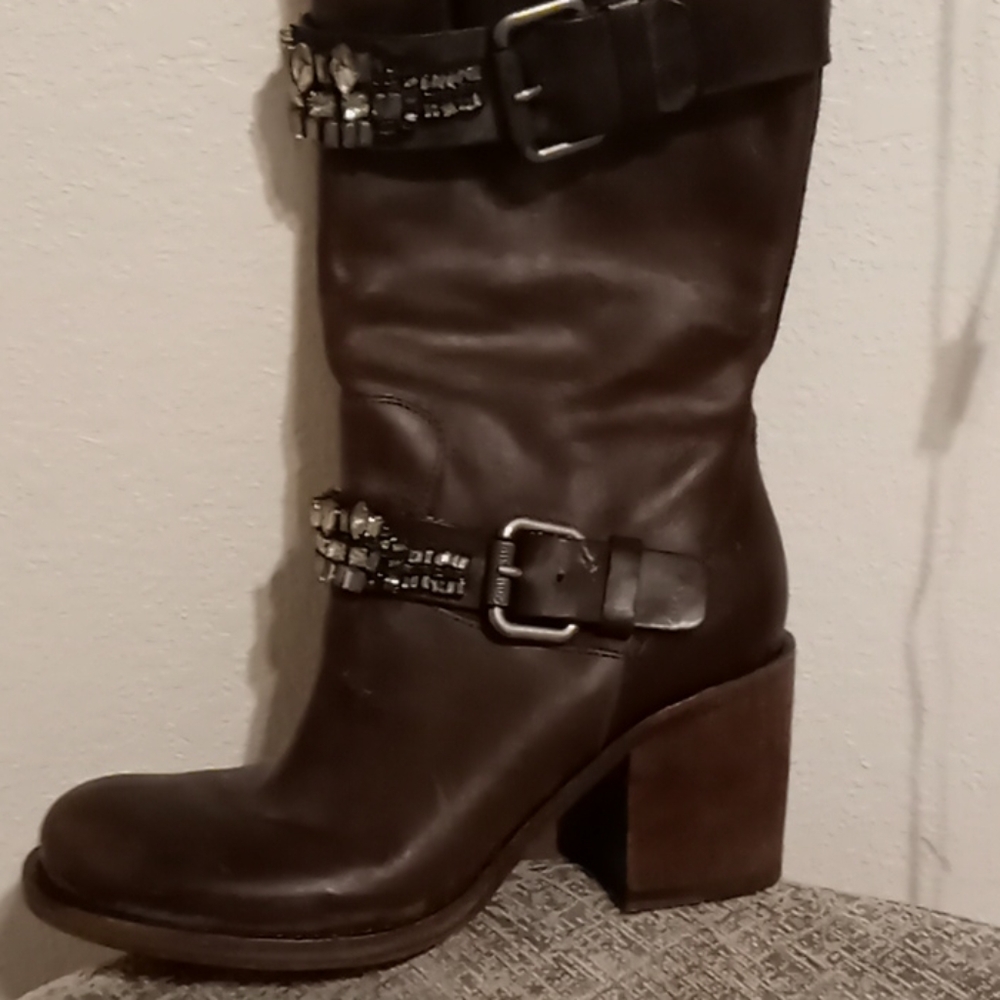 Vera Wang boots
